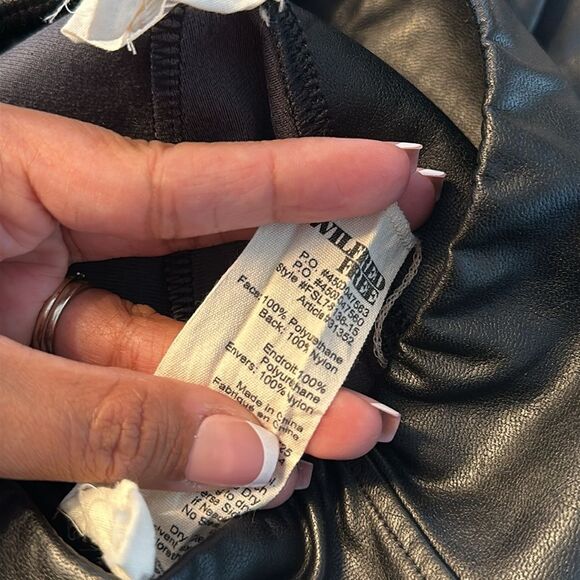 Aritzia Wilfred Free Black Daria Pant High-waisted Vegan Leather legging size XS - Picture 10 of 10